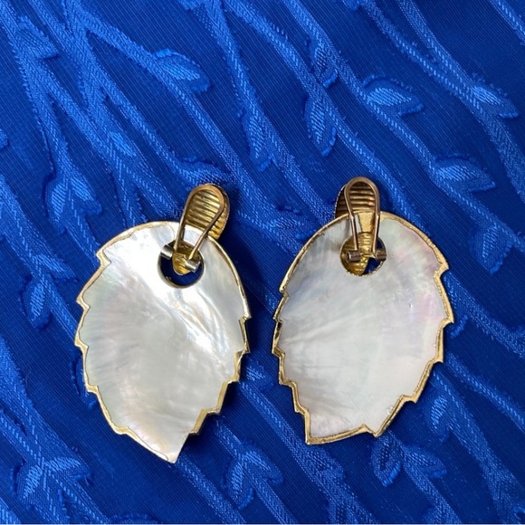 Earrings (Mother of Pearl) - Picture 2 of 2